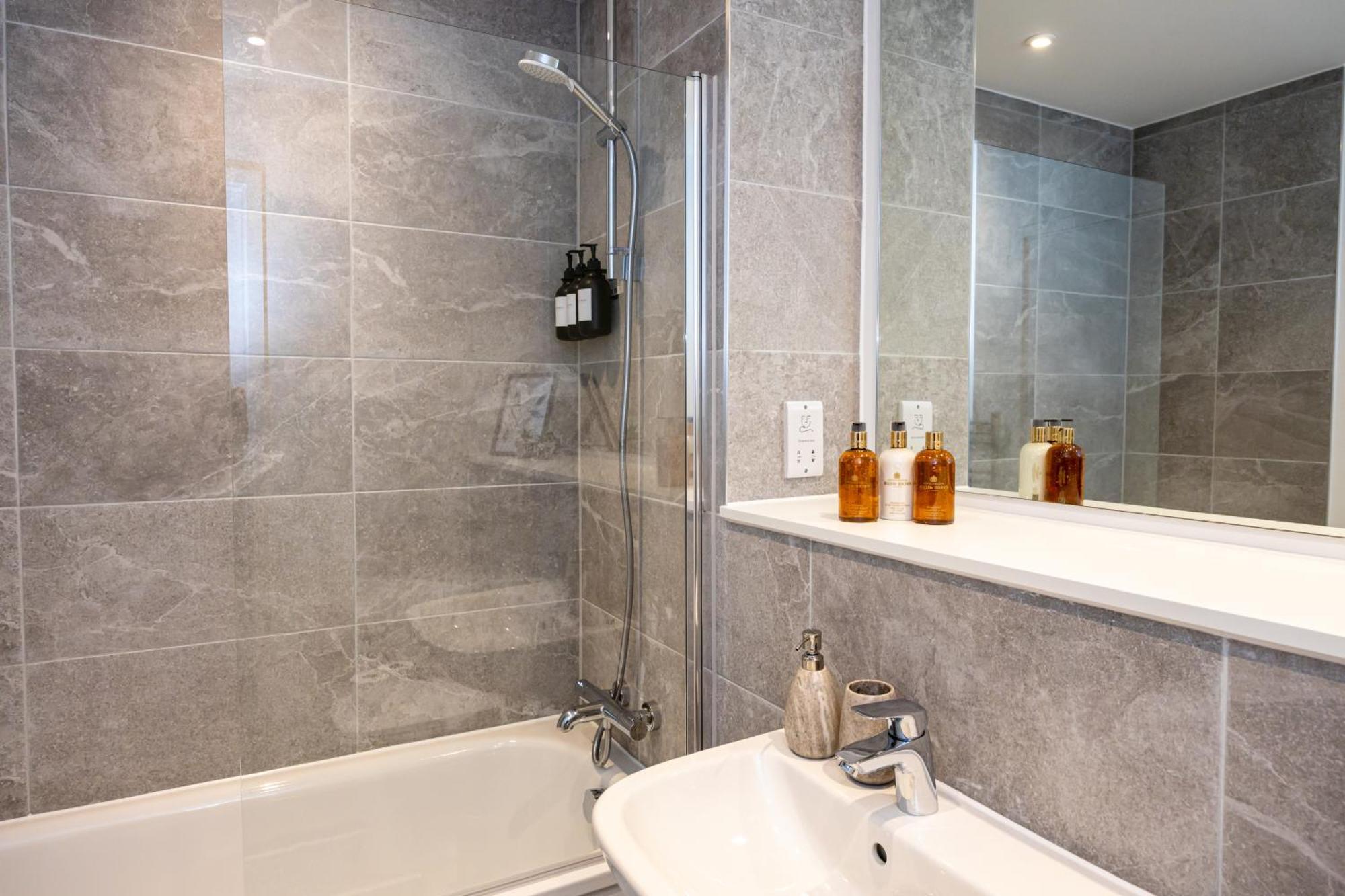Pet Friendly 2Br Near Station By Asquare Letting Apartamento Manchester Exterior foto